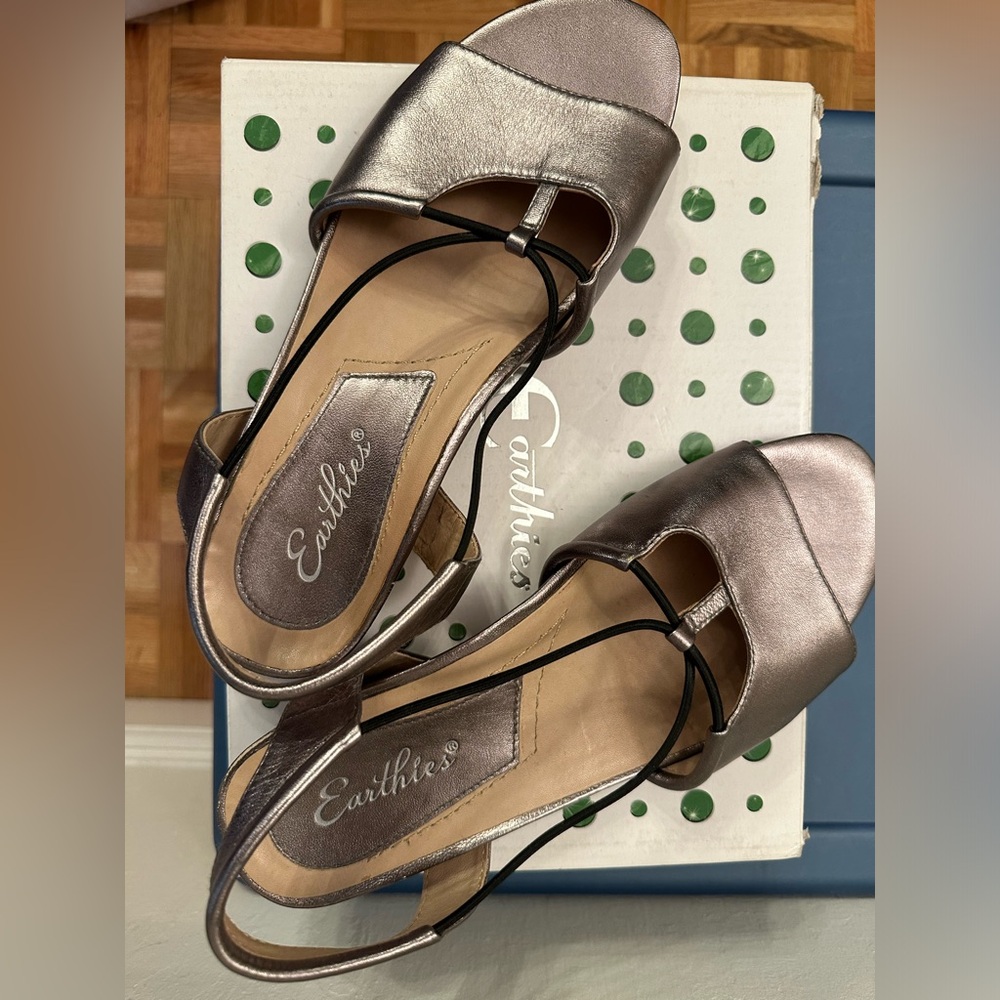Earthies Lacona sandal -dark silver. Excellent support, size 8B